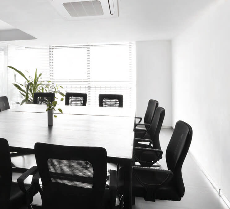 Czym są klimatyzatory sufitowe?